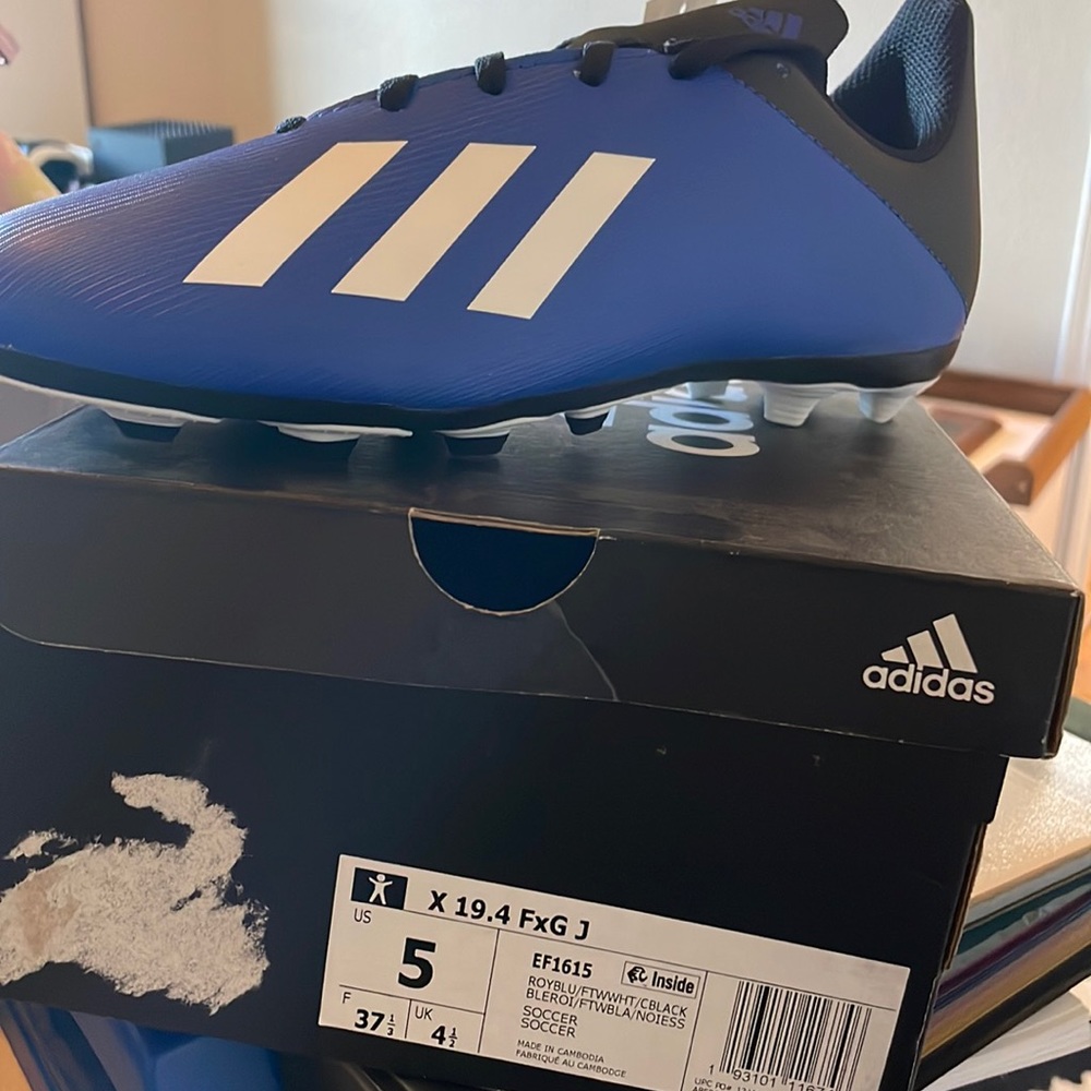Adidas soccer shoes Royal/ black size 5